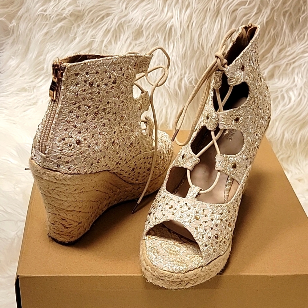 Catherine Malandrino Women's Cream Espadrilles Bemecall Wedge Shoe Size 9